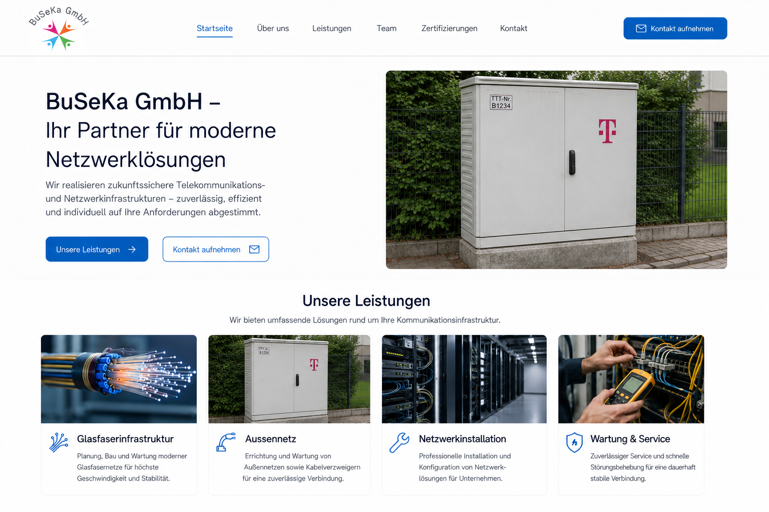 Kabelverzweiger an einer Straßenecke
